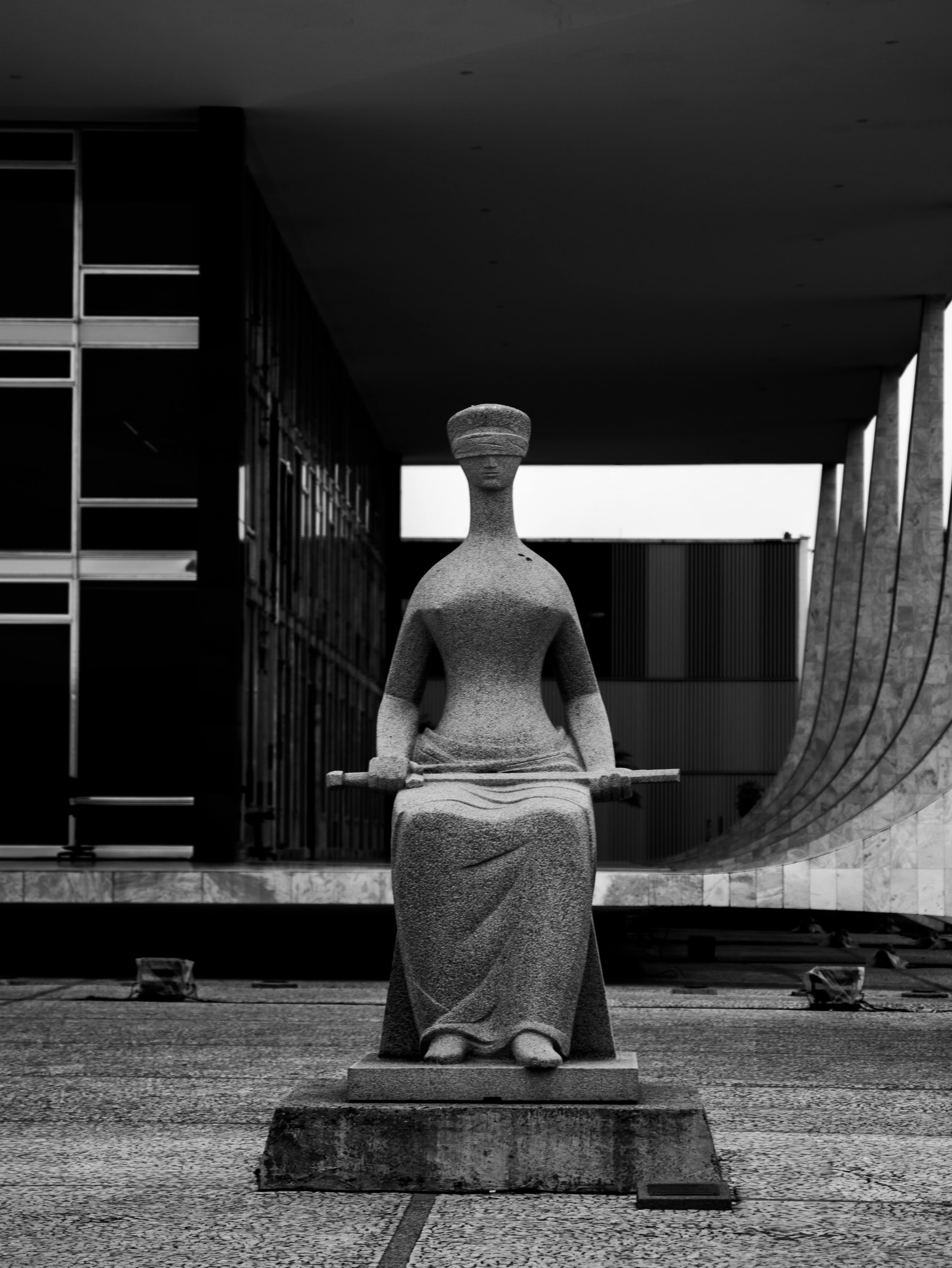 Escultura A Justiça, de Alfredo Ceschiatti, em frente ao Supremo Tribunal Federal, em Brasília